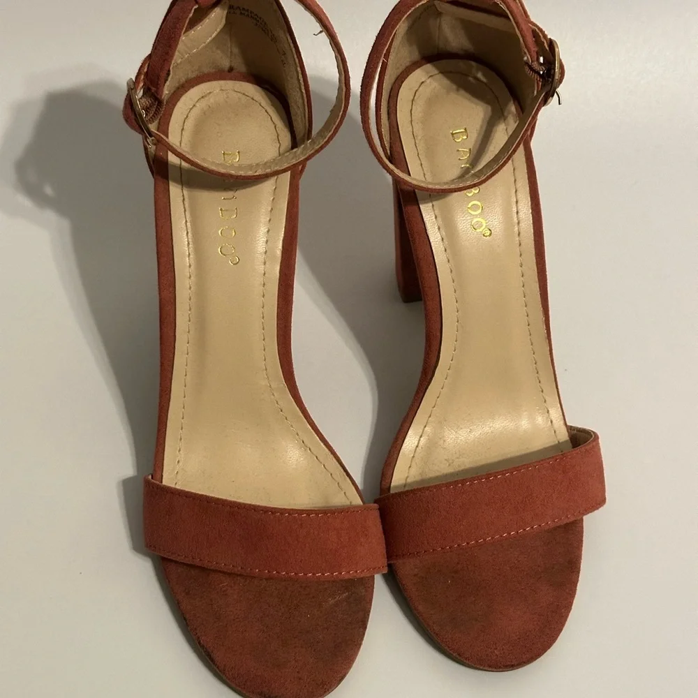 BAMBOO Women's Chunky Rose Suede Heel Sandal with Ankle Strap Size7 - Picture 2 of 6